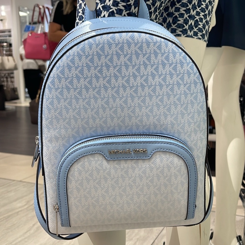 MICHAEL KORS Jaycee Medium Ombré Signature Logo Backpack
Light Sky
NWT - Picture 10 of 16